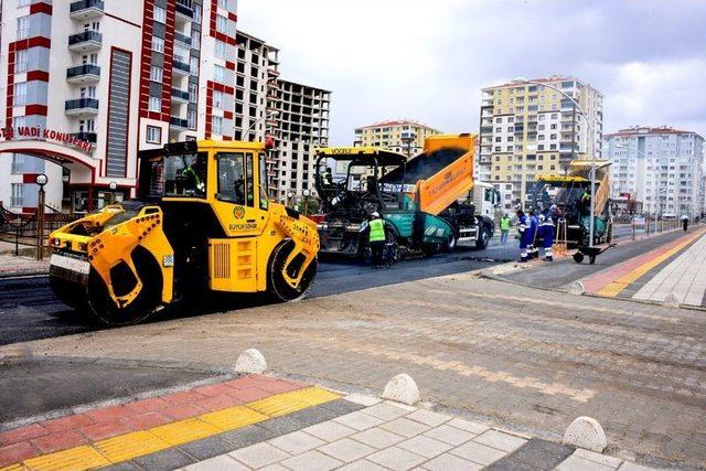 Bostanbaşı Caddesi Asfaltlanıyor