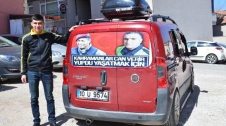 Arabasına Şehit Fotoğrafları Astı