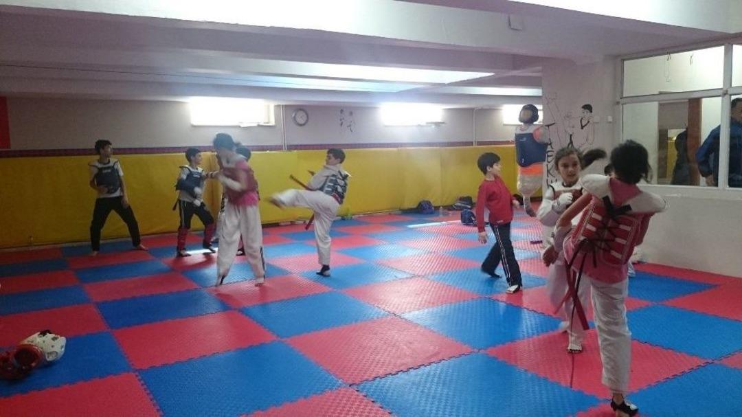 Boz&uuml;y&uuml;k&rsquo;te &Ccedil;ocuklar Sporla Buluşuyor, Sağlıklı Nesiller Yetişiyor