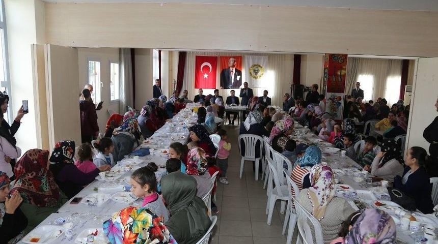 &Ccedil;elikcan: "k&uuml;lt&uuml;revlerimizdeki Hizmetleri G&ouml;r&uuml;nce Mutlu Oluyorum"