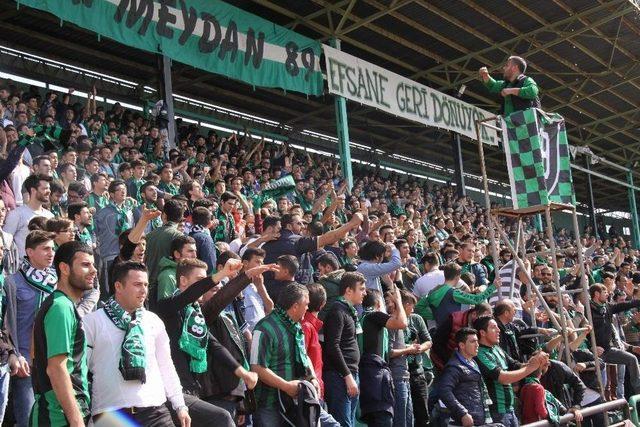 Kocaelispor Taraftar Gurubu Cinayet Sonrası Tribünden Çekildi