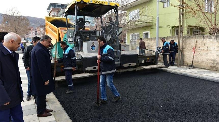 G&uuml;rkan &Ccedil;&ouml;şn&uuml;k Mahallesinde Yapılan &Ccedil;alışmaları Yerinde İnceledi