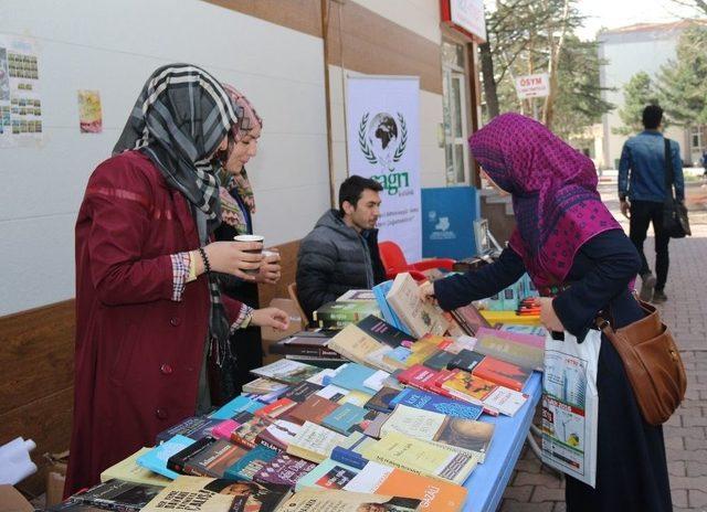 Erü’de “kudüs İçin Kitap Ve Gıda Kermesi” Düzenlendi