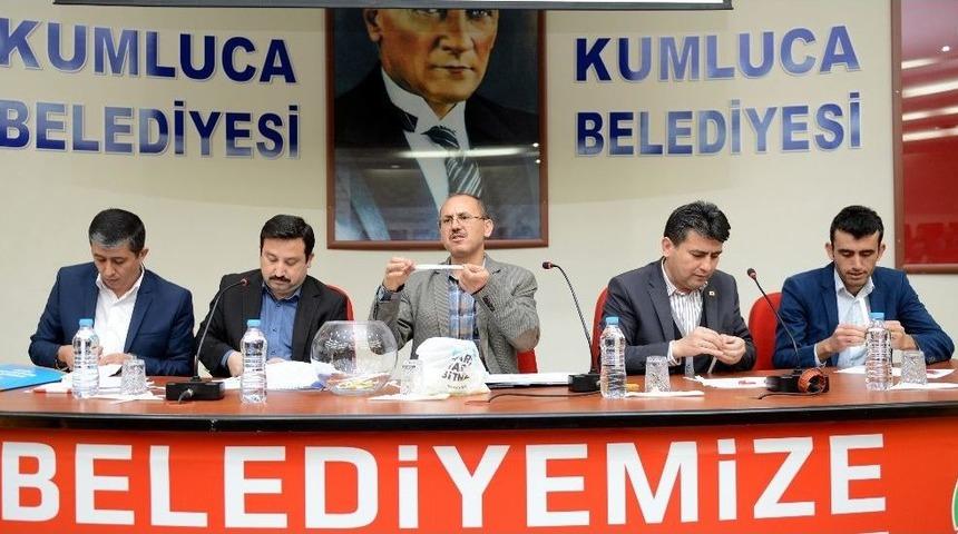 Kumluca Belediyesinde 6 Ay &Ccedil;alışacak İş&ccedil;iler İ&ccedil;in Kura &Ccedil;ekimi Yapıldı