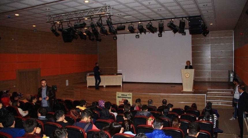 D&uuml;&rsquo;de &lsquo;etkili Konuşma Sanatı&rsquo; Semineri