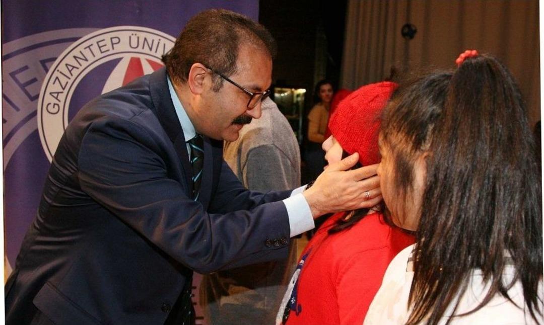 Ga&uuml;n Y&ouml;netiminden Down Sendromlu &Ccedil;ocuklara Hediye
