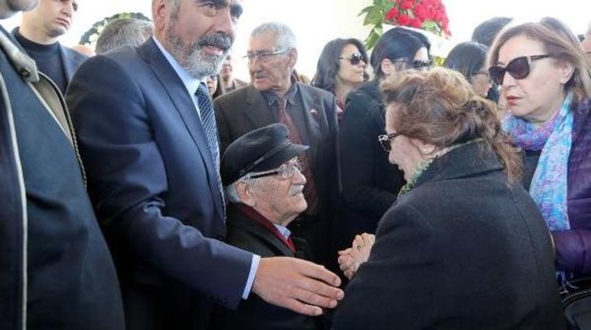 Gazeteci Tayfun Talipoğlu, G&ouml;zyaşları Ve Alkışlarla Uğurlandı