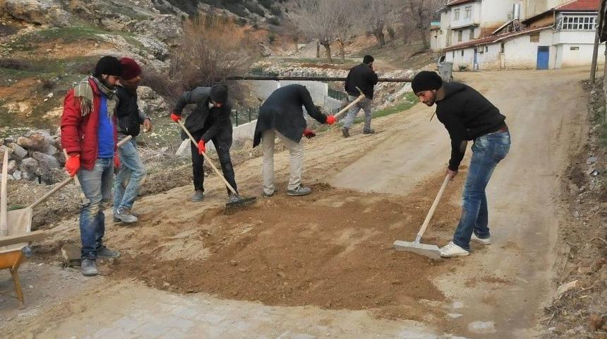 Akşehir Belediyesi Kilitli Taş &Ccedil;alışmalarını S&uuml;rd&uuml;r&uuml;yor