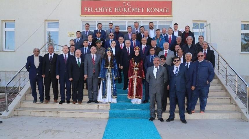 Vali Kamçı Felahiye’de Muhtarlarla Buluştu