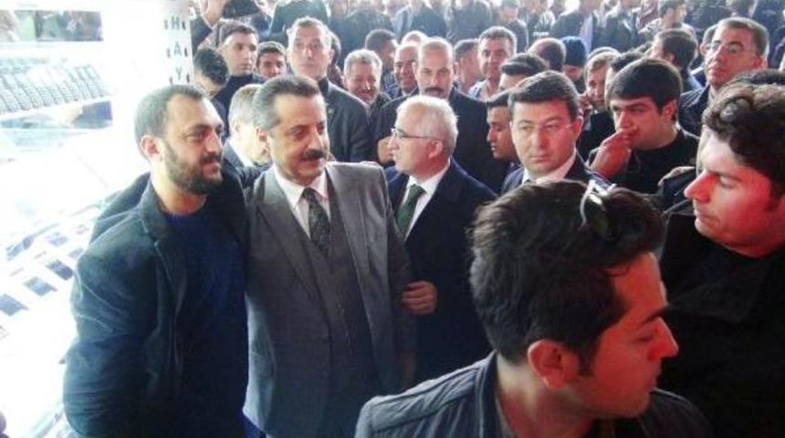 Bakan &Ccedil;elik: Siz Kralılk Kurarken Bize Mi Sordunuz ?