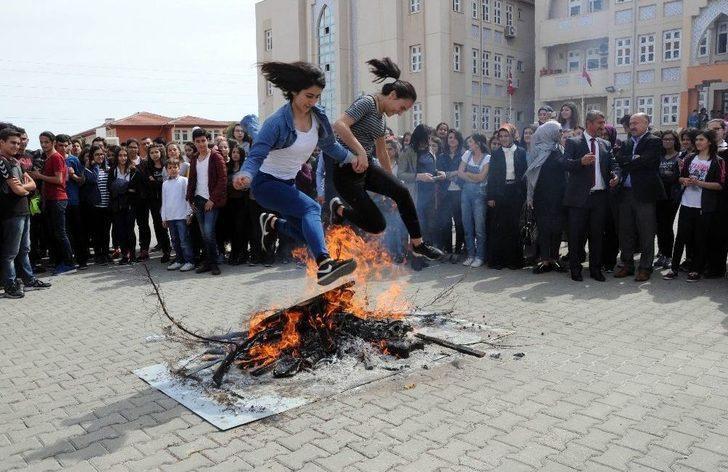 Nevruz Ateşinde Renkli Görüntüler G4