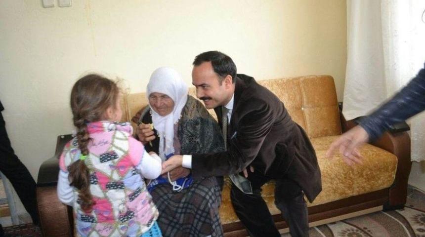 İlçesinin En Yaşlı Teyzesine Sürpriz Ziyaret