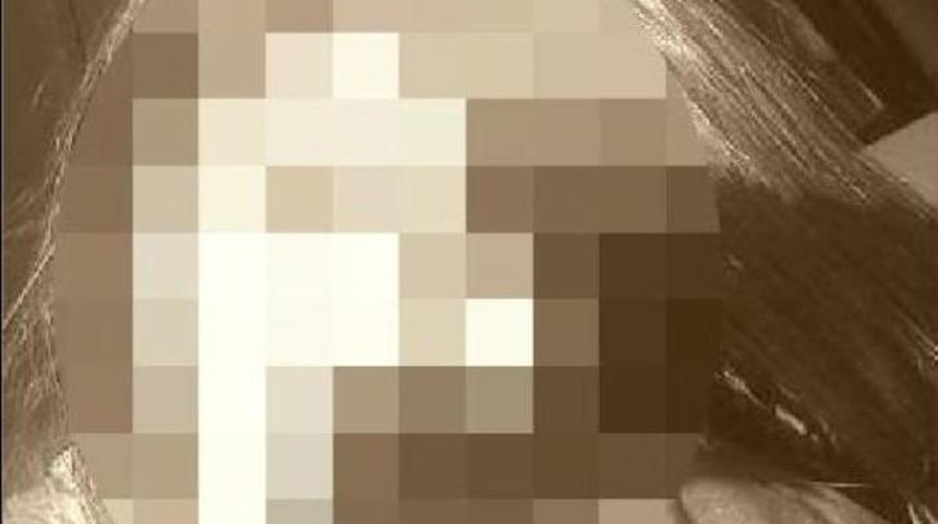 13 Yaşındaki Kızın Yarı &Ccedil;ıplak Fotoğraflarını &Ccedil;ekmiş