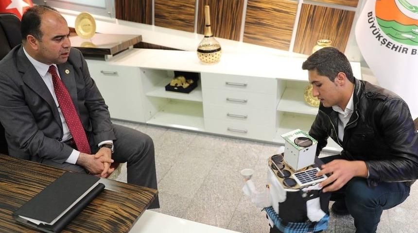 Hurdadan Robot Yapan Mazlum&rsquo;a Başkan &Ccedil;ift&ccedil;i&rsquo;den Tebrik