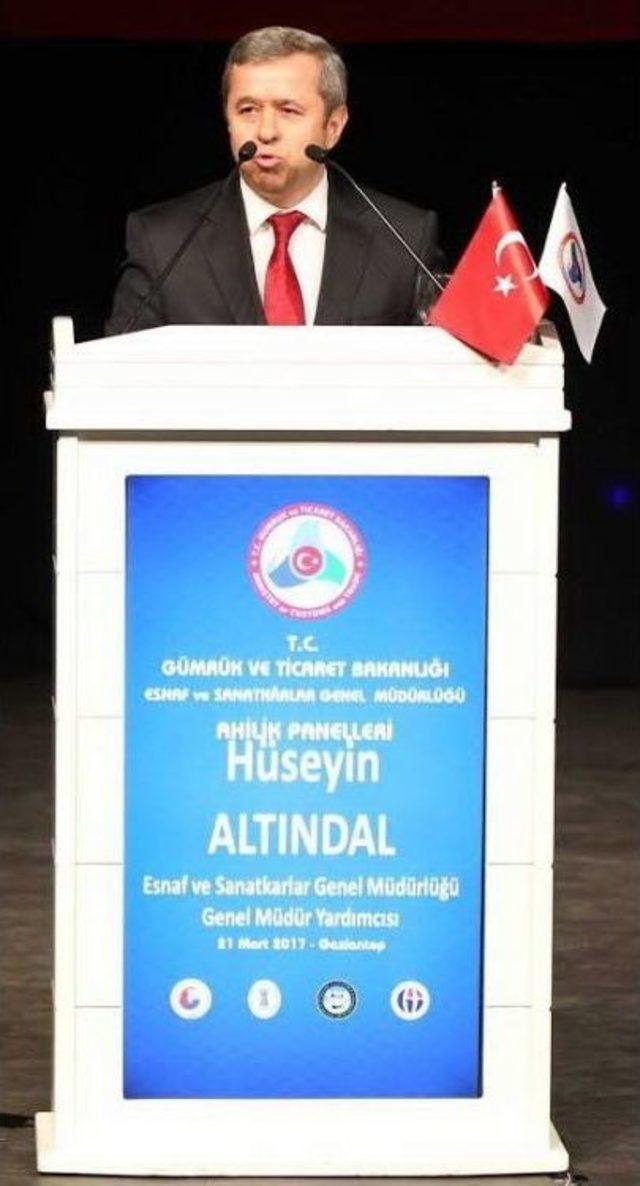 Ahilik Panellerinin İlki Gaziantep Üniversitesinde Düzenlendi