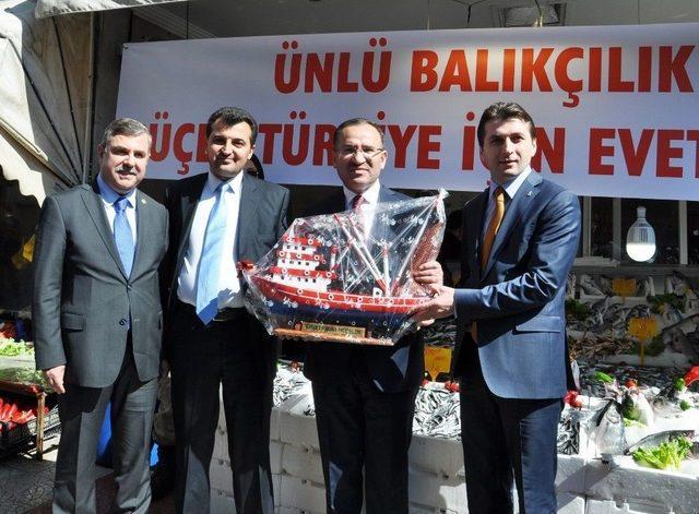 Adalet Bakanı Bozdağ Sinop’ta Balıkçı Esnafını Ziyaret Etti