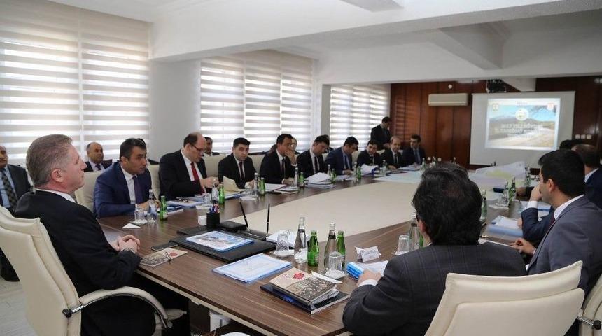 Vali G&uuml;l, Kaymakamlar İle Bir Araya Geldi