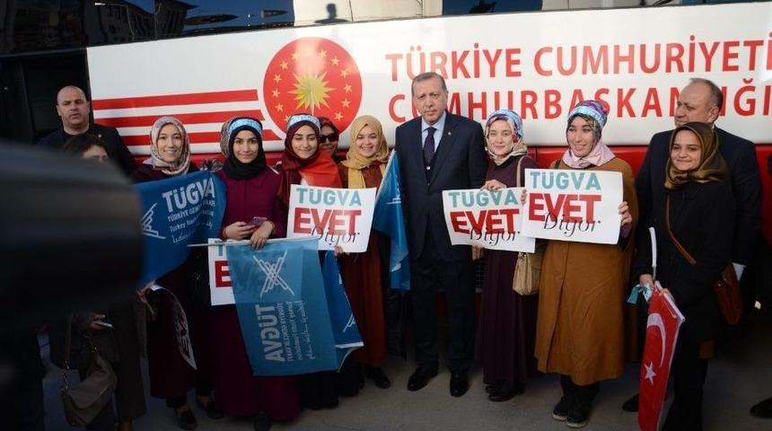Cumhurbaşkanı Erdoğan, &Uuml;niversite &Ouml;ğrencileriyle Sohbet Etti