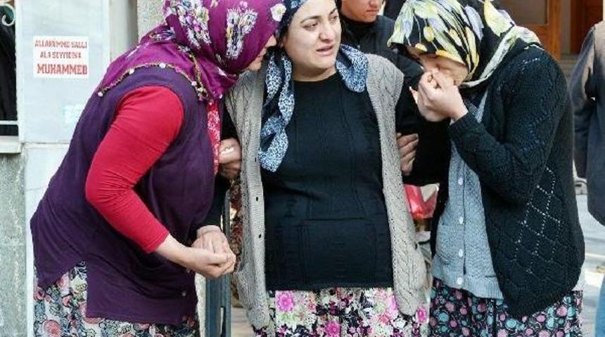 Ekin, G&ouml;zyaşları I&ccedil;inde Son Yolculuğuna Uğurlandı