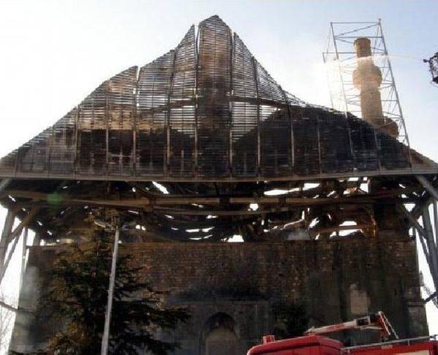 Batı Trakya'daki Tarihi Cami, Yangında Kullanılmaz Hale Geldi