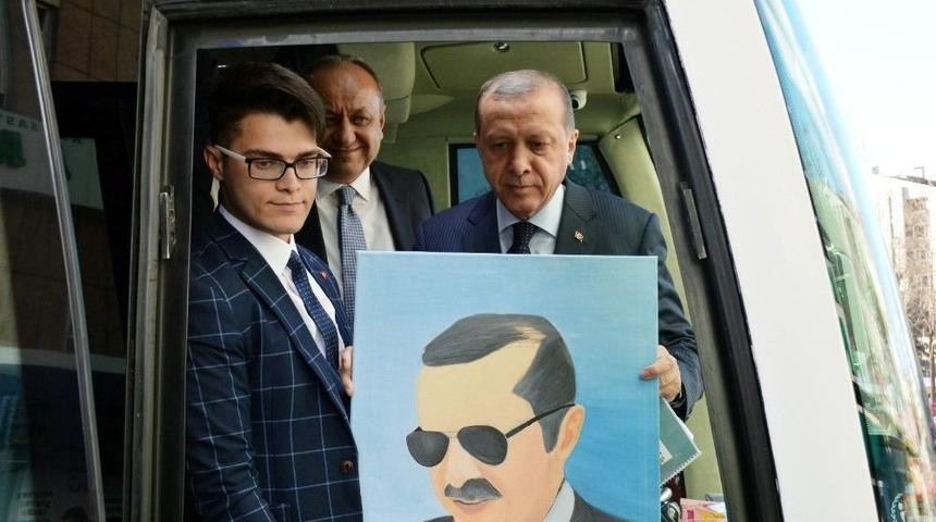 Üniversite Öğrencisinden Cumhurbaşkanı Erdoğan’a Tablo