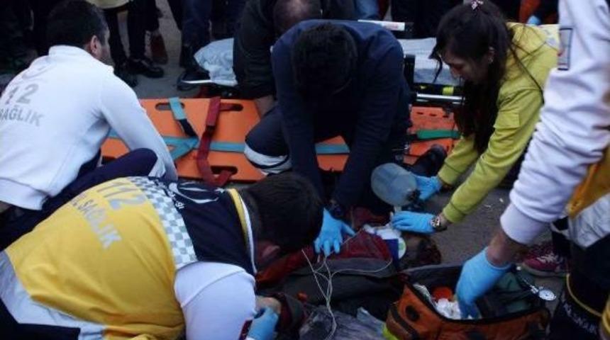 Zonguldak'ta Otomobil Yayalara &Ccedil;arptı: 1 &Ouml;l&uuml;, 1 Yaralı