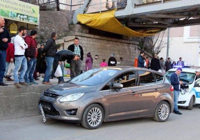 Zonguldak'ta Otomobil Yayalara Çarptı: 1 Ölü, 1 Yaralı