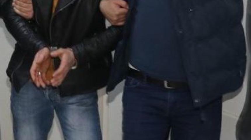 İhbarcı, 2 Polisi Yaralayan Şüpheliyi Bacağından Bıçakladı