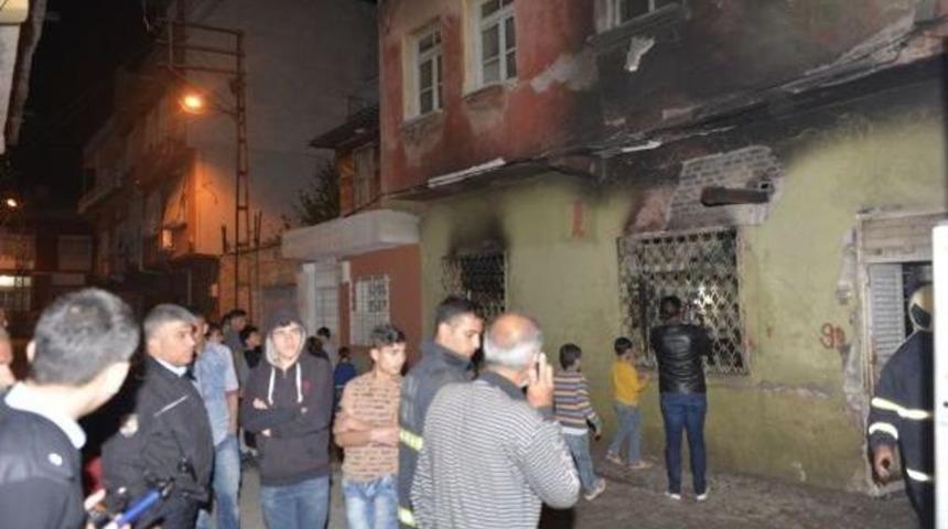 Babasına Kızdı Iki Katlı Evlerini Yaktı