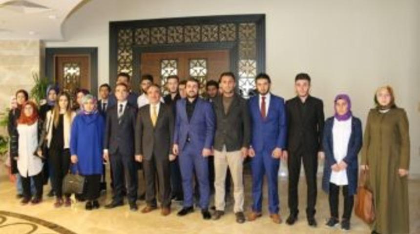 &Uuml;niversite &Ouml;ğrenci Konseyi Ve &Uuml;niversite &Uuml;lk&uuml; Ocakları Teşkilatı Rekt&ouml;r Bağlı&rsquo;yı Ziyaret Etti