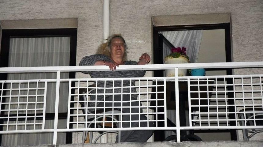 Ak Partili Kadınlara Saksı Atıldı