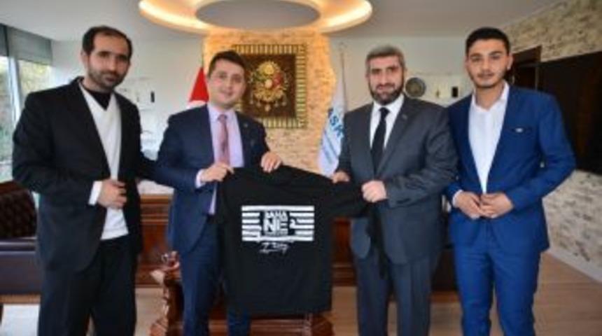 &Ccedil;alışkan&rsquo;a "bana Ne Amerika&rsquo;dan&rdquo; Tiş&ouml;rt&uuml;