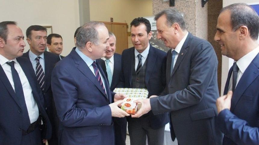 Aydın Kestanesi Ve Aydın İnciri Bakan &Ouml;zl&uuml;&rsquo;ye İkram Edildi