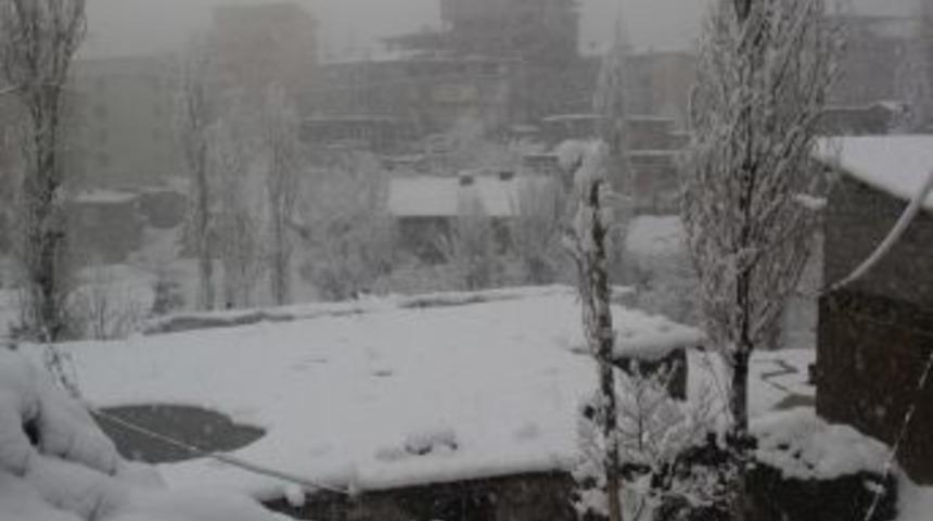 Hakkari&rsquo;de 5 K&ouml;y İle 11 Mezra Yolu Kapandı