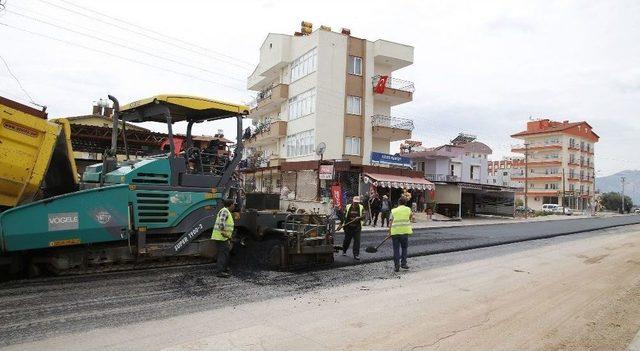 Döşemealtı Belediyesi İnönü Caddesi’ni Güzelleştiriyor