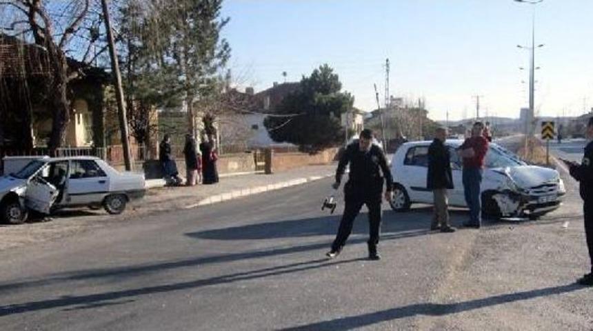 Tomarza'da Trafik Kazası: 4 Yaralı