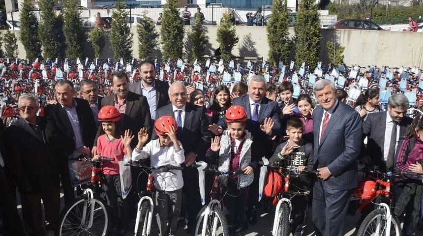 K&ouml;rfez&rsquo;de 3 Bin 400 &Ouml;ğrenci Ye Bisikletlerine Kavuşuyor