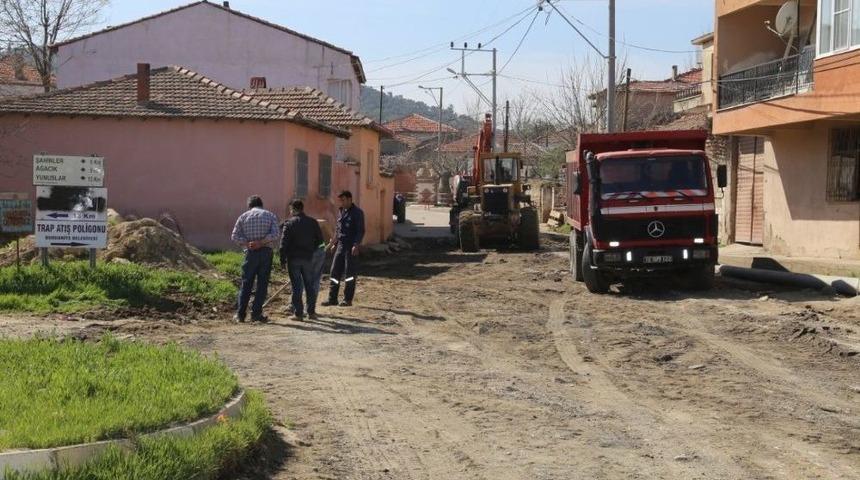 Burhaniye&rsquo;de Bozuk Yol Kalmayacak