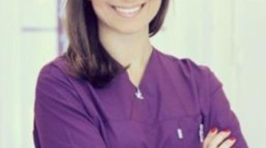 "şeffaf Plak İle Mutlu G&uuml;l&uuml;şler M&uuml;mk&uuml;n"