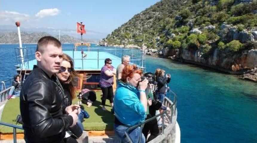 &nbsp;Rus Turistler Demre'ye Yaz Getirdi