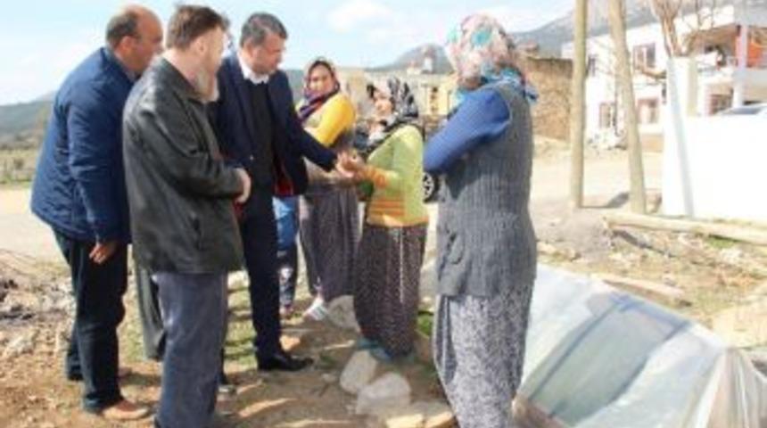 Doktor Başkan Vatandaşı &Uuml;cretsiz Muayene Ediyor