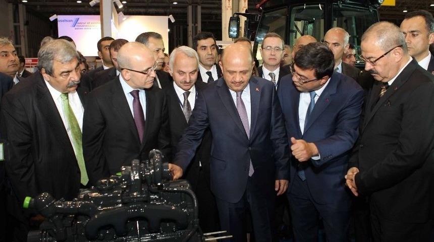 Başbakan Yardımcısı Şimşek Ve Milli Savunma Bakanı Işık, Sanko Standını İnceledi