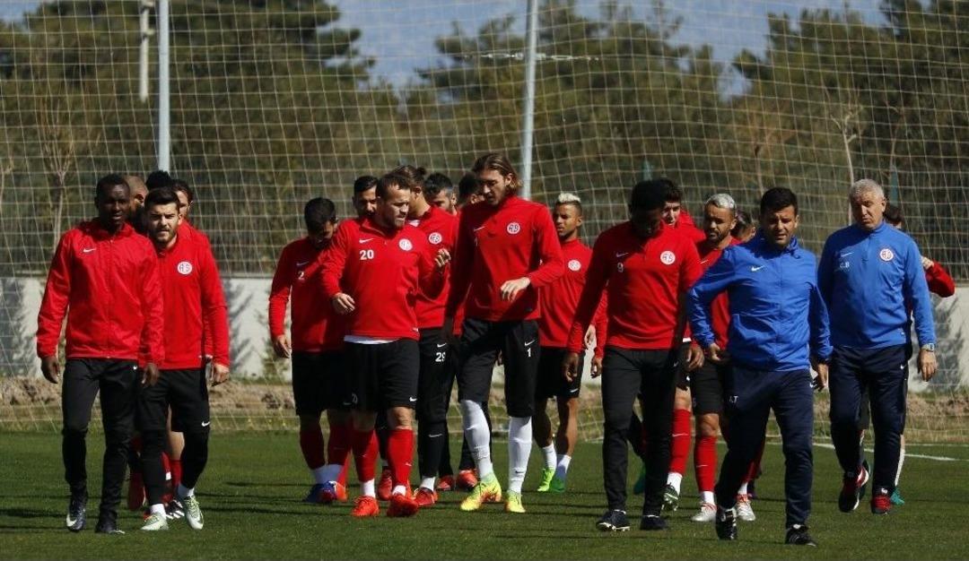 Antalyaspor, Kayserispor Ma&ccedil;ı Hazırlıkları S&uuml;rd&uuml;r&uuml;yor