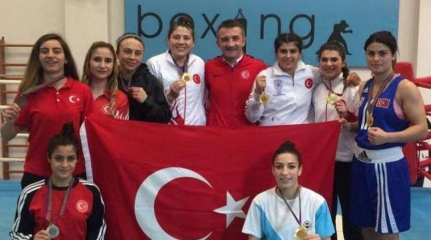 Kadın Boks&ouml;rler Bak&uuml;&rsquo;de Fırtına Gibi Esti