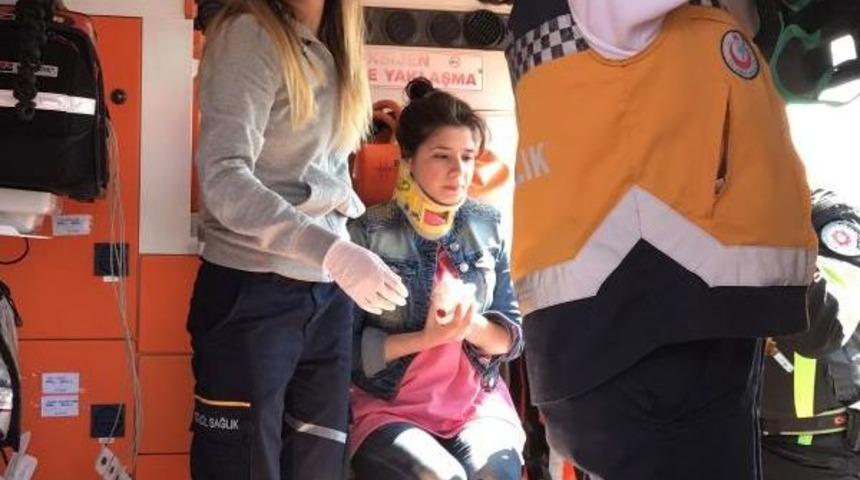 Kulaklıkla M&uuml;zik Dinleyerek Karşıya Ge&ccedil;erken Otomobil &Ccedil;arptı