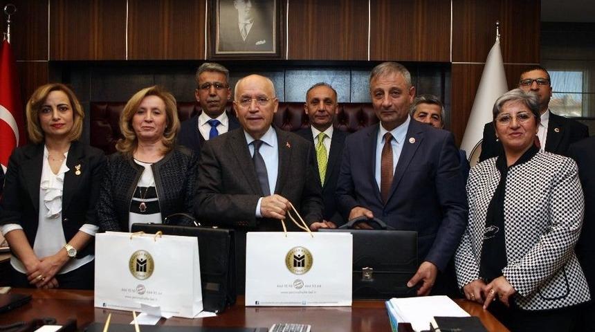 Yenimahalle&rsquo;de 55 Muhtarlığa Kırtasiye Yardımı