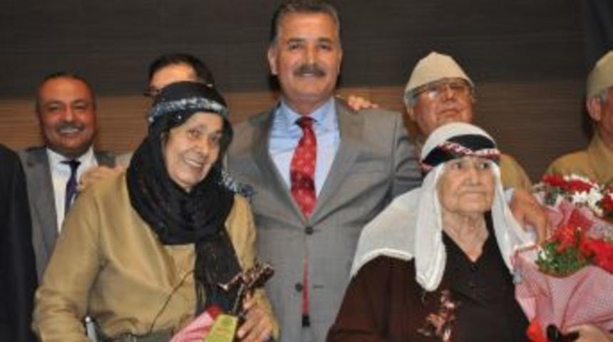 Toroslar&rsquo;dan Yaşlılar Haftası&rsquo;na &Ouml;zel Tiyatro G&ouml;sterisi