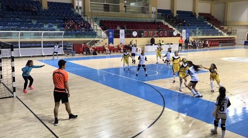 Hentbol Grup M&uuml;sabakaları Sona Erdi