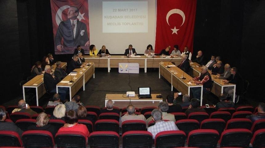 Kuşadası&rsquo;nda Pazaryeri Fiyatlarıyla İlgili Olağan&uuml;st&uuml; Meclis Toplantısı Yapıldı