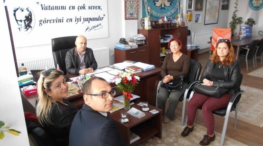 Demirci Mezarlıklarında İnceleme